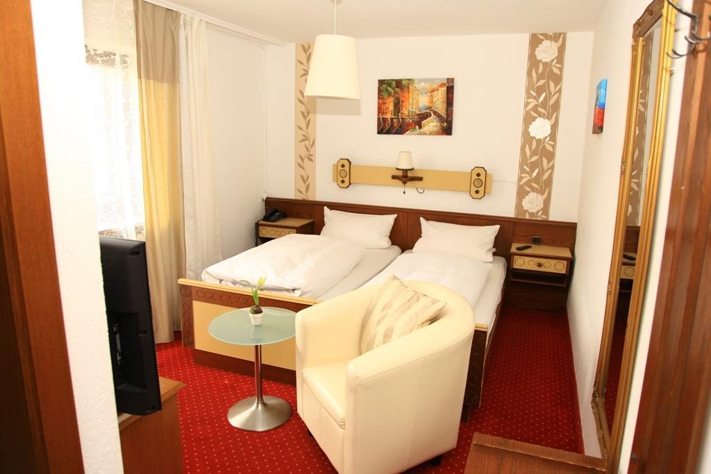 Kurhotel Wuerdinger Hof Bad Fussing Room photo