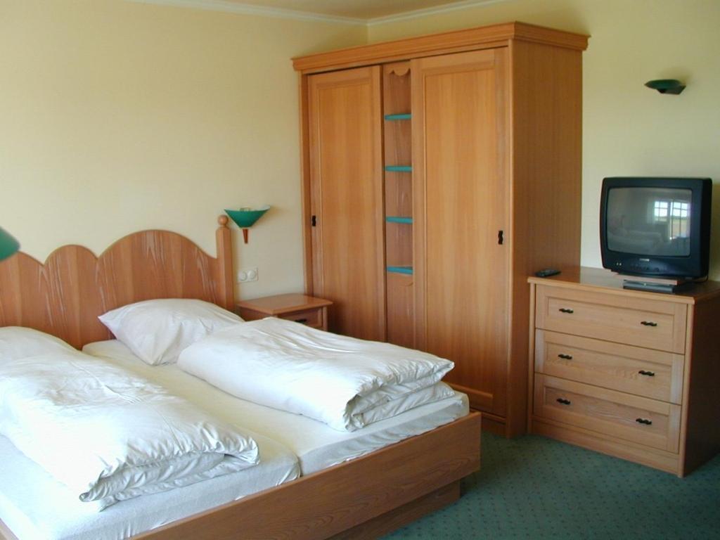 Kurhotel Wuerdinger Hof Bad Fussing Room photo